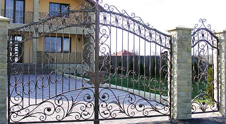 Garduri si porti stil jaluzea, sipca metalica, tabla cutata