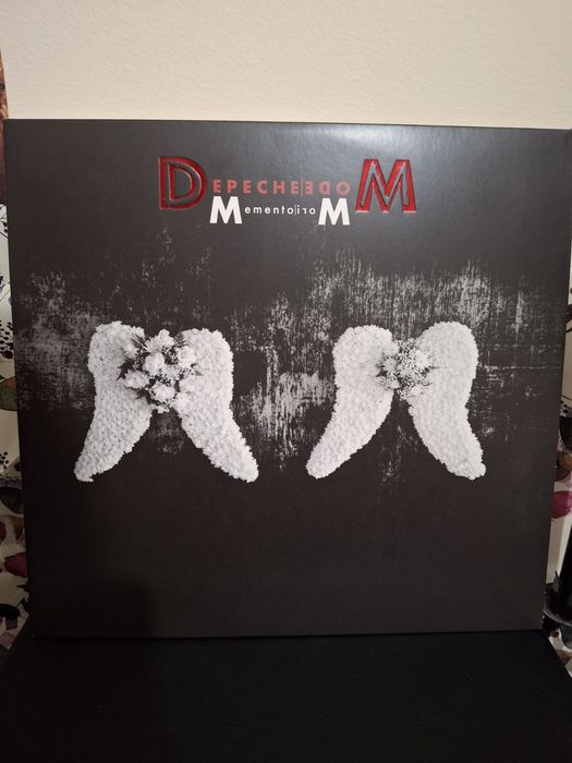 Грамофонни плочи на групите "The Cure" и "Depeche Mode"