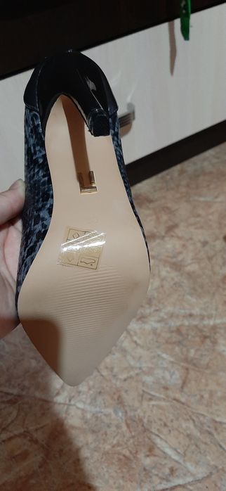 Продам туфли новые
