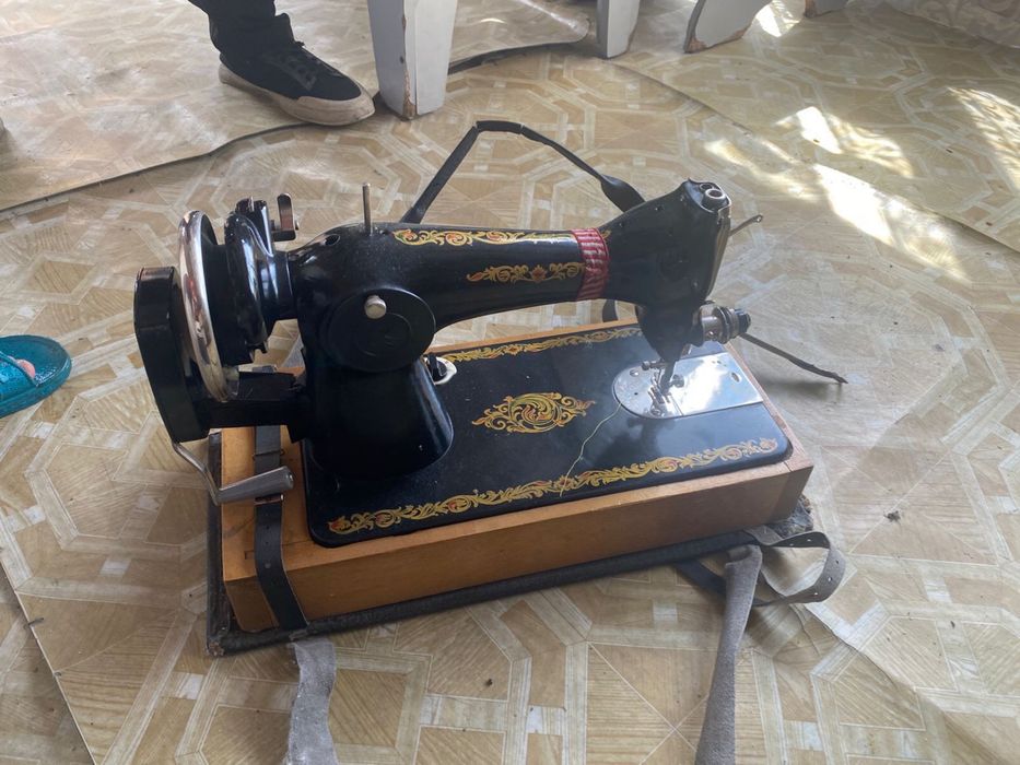 Продам швейную машинку