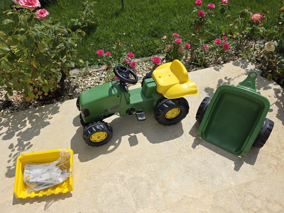 Tractor copii Rolly Kid John Deere cu cupă și remorca