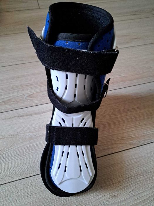 Бандаж пластмассовый для ноги