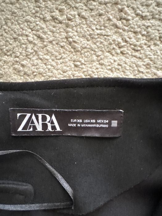 Сако Zara с 3/4 ръкав и завършващи орнаменти