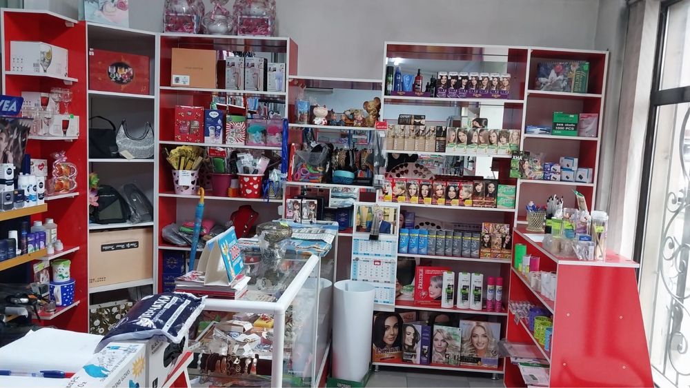 Полки, витрины, шкафы