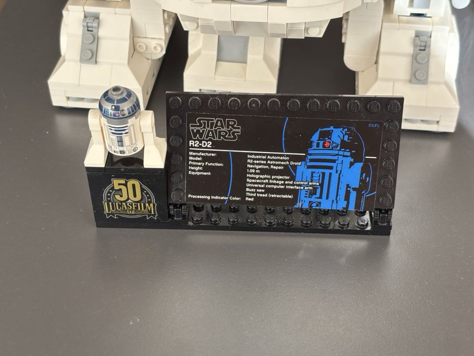 Лего R2D2 сглобено 2314 части
