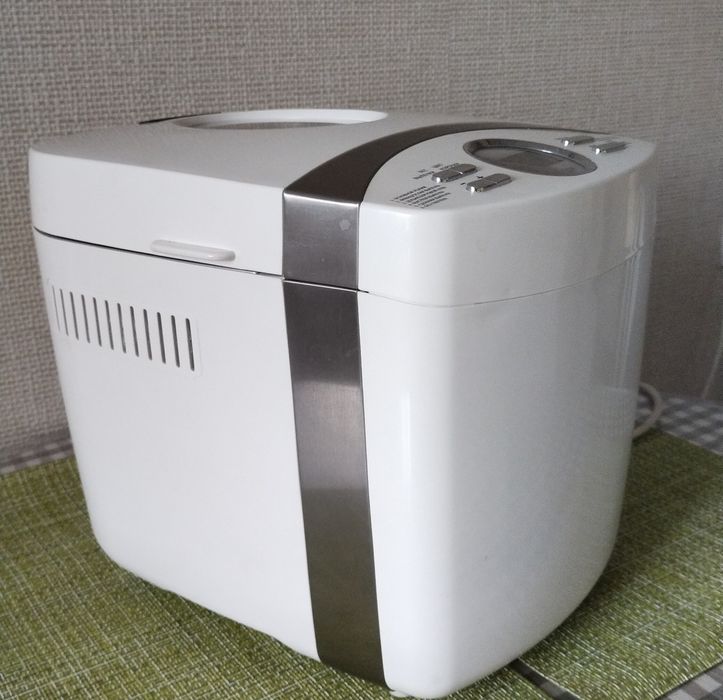 Продам хлебопечку Vitek-1990 W