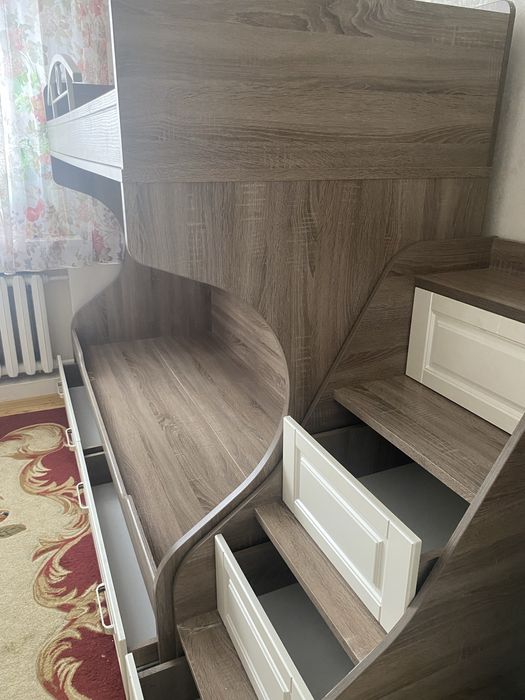 Двухъярусная кровать