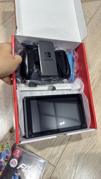 Nintendo Switch почти новый