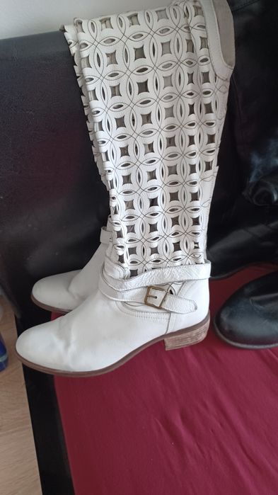 Дамски черни и червени  ботушки номер 39-40