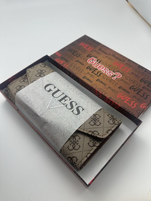 Portofel dama Guess