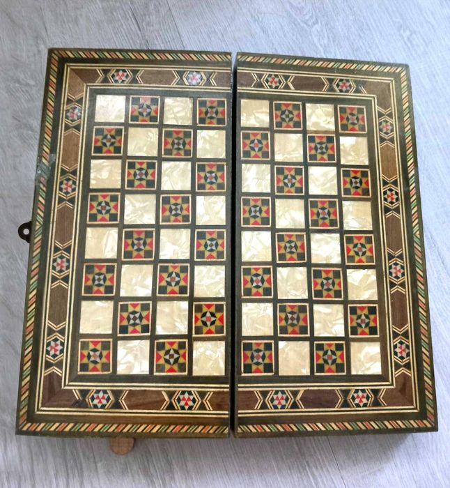 Настолна игра шах табла, два вида