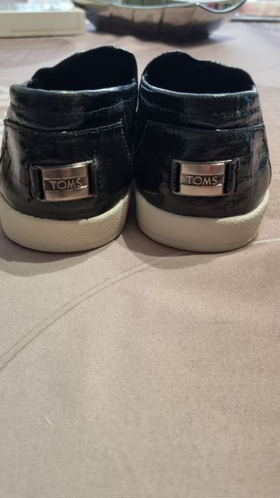 TOMS кожени обувки
