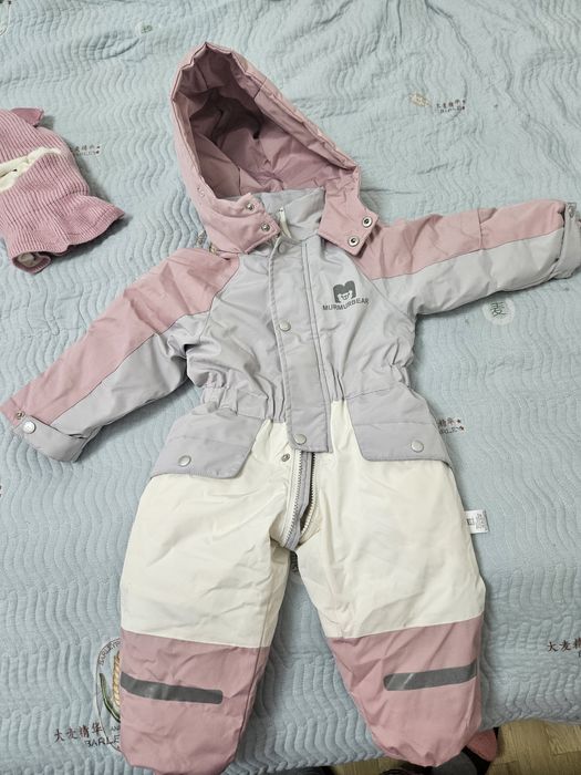 Продам детский зимний комбинезон для девочки