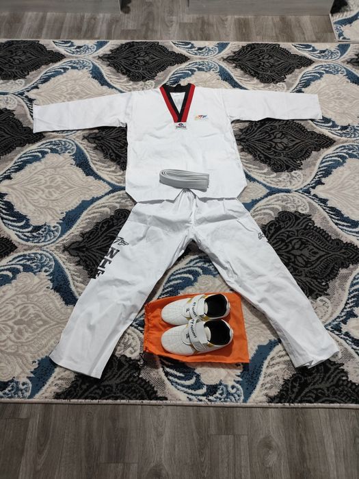 Кимоно taekwondo WTF.