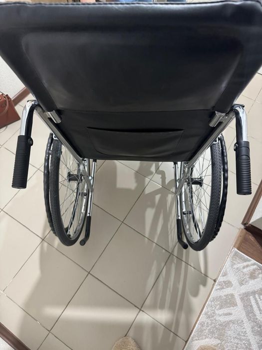 Продам инвалидную коляску