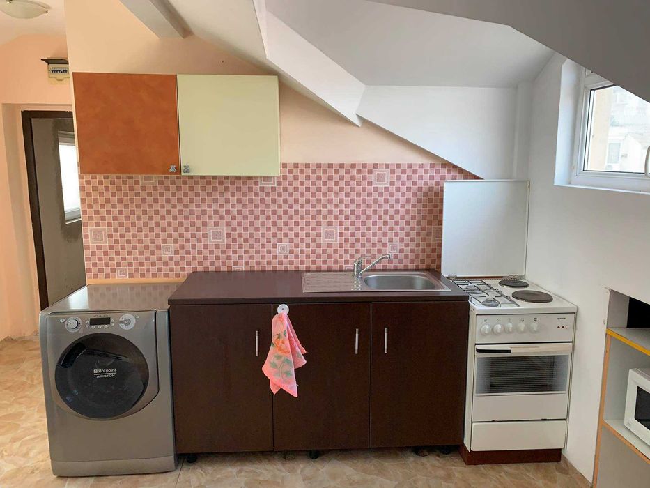 Дава се под наем Едностаен апартамент в Бургас, Център - 45 кв.м за 153 € - Снимка #2