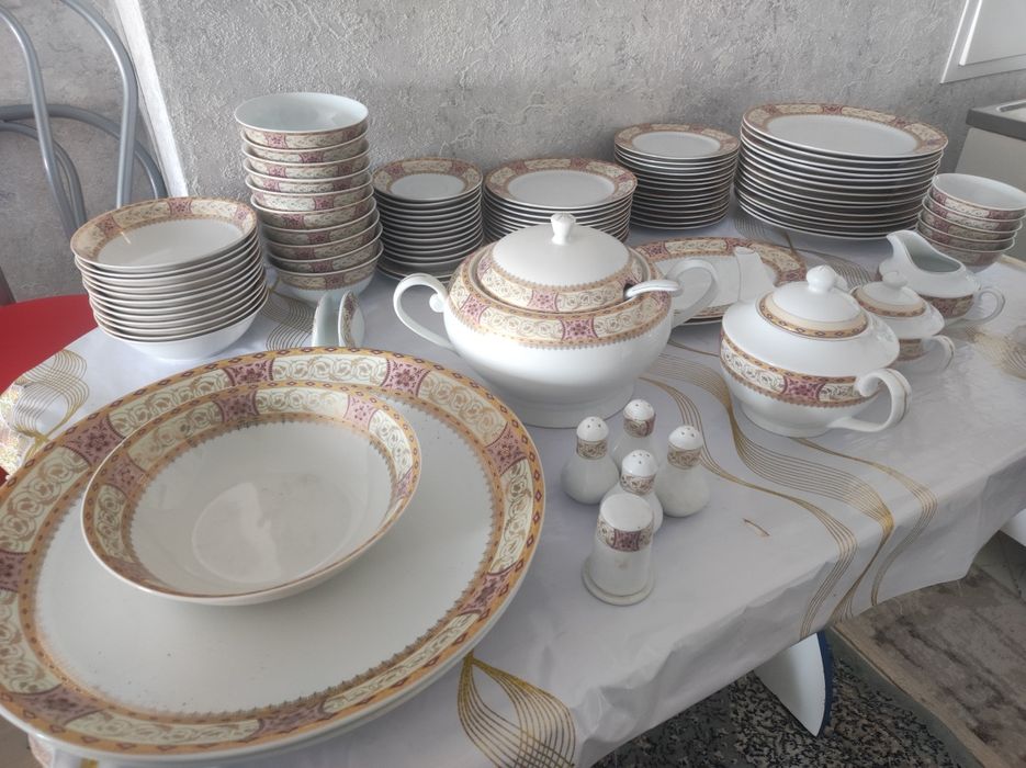 Продам набор персон посуды