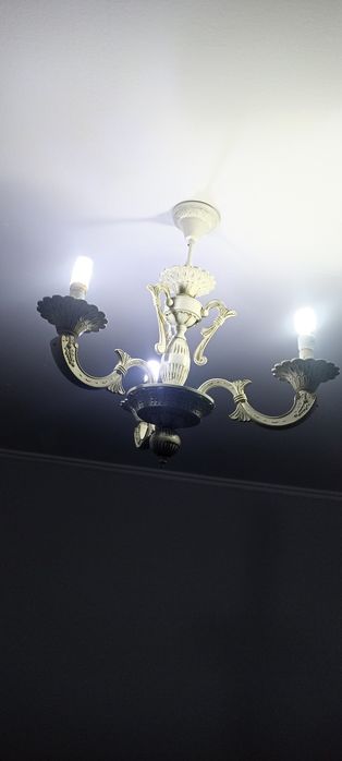 Срочно продам две люстры