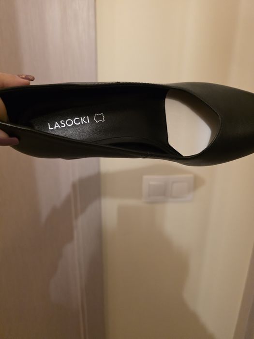 Оригинални чанти на Guess, Steve Madden, сникърси Pepe Jeans и Lasocki