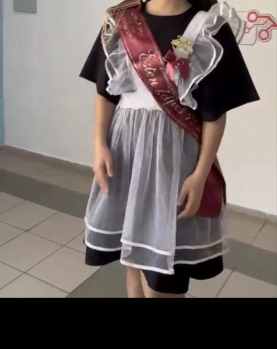 Школьный фартук с платьем