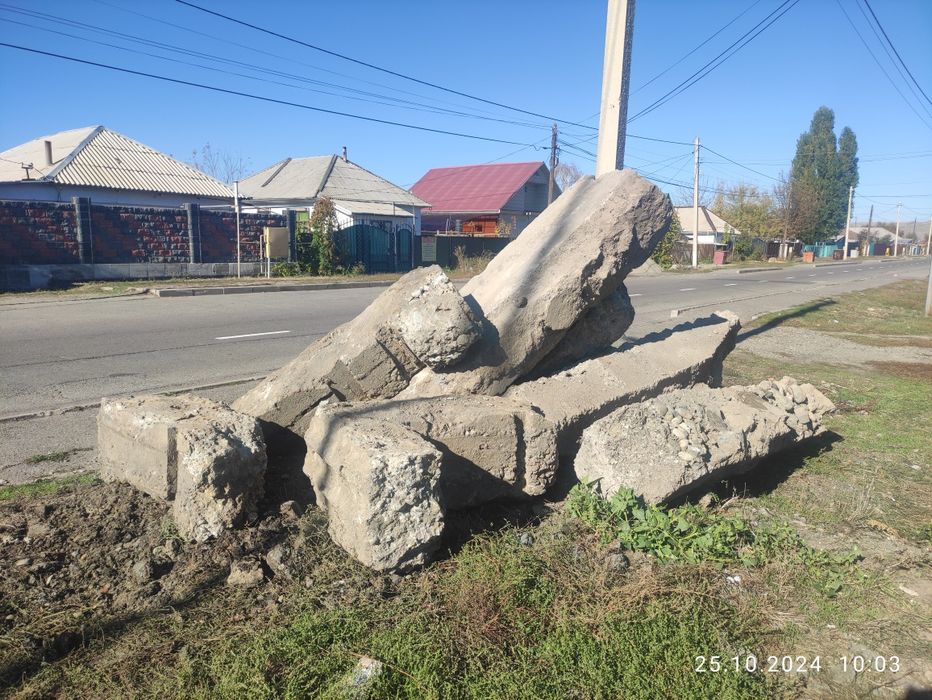 Отдам фундаментные блоки