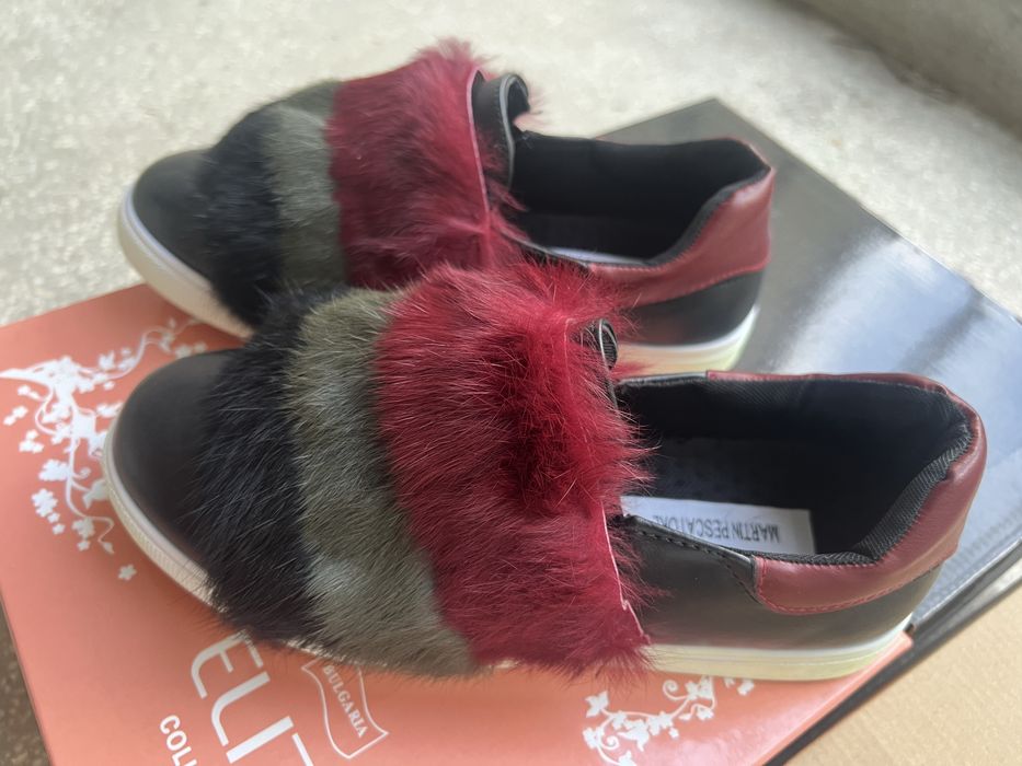 Обувки с интересен косъм