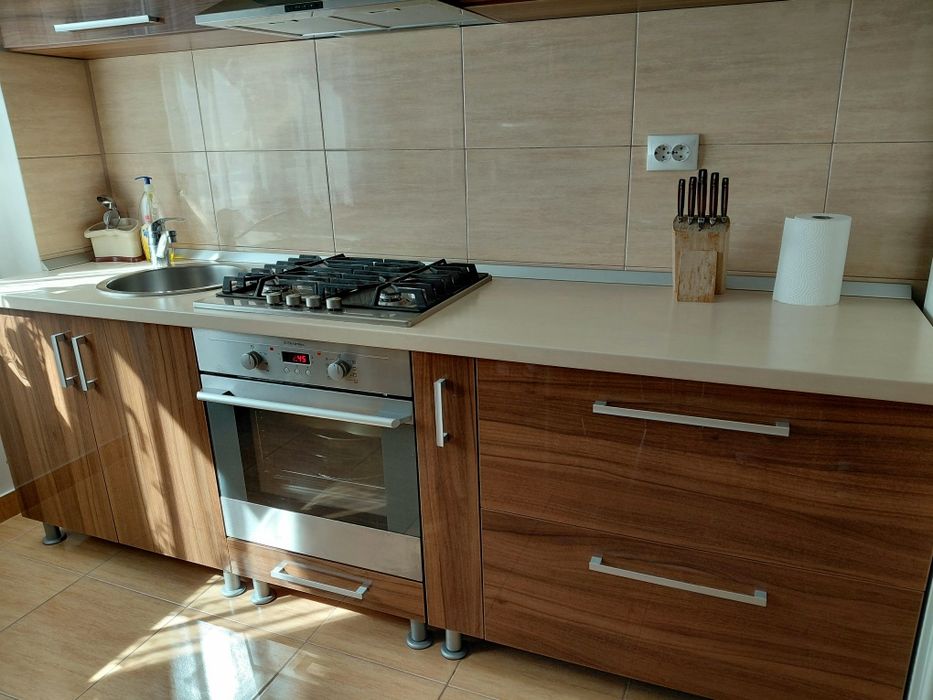 Mobila bucatarie cu fete mdf lucios