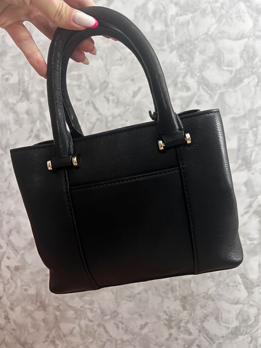 Дамска чанта Guess и Дамска чанта Paul Costelloe от естествена кожа