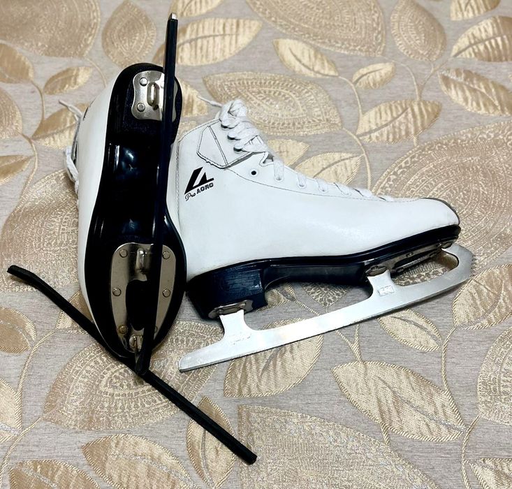 Коньки женские.39 размер.