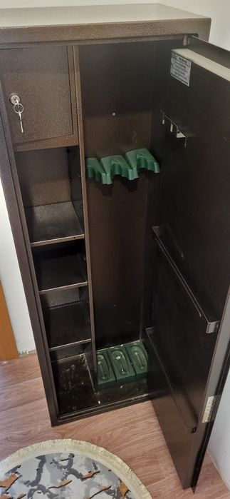 Железный сейф на три единицы