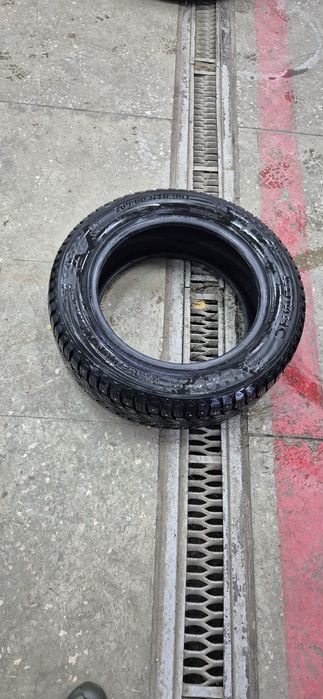 Продам 2 шины диаметр 16