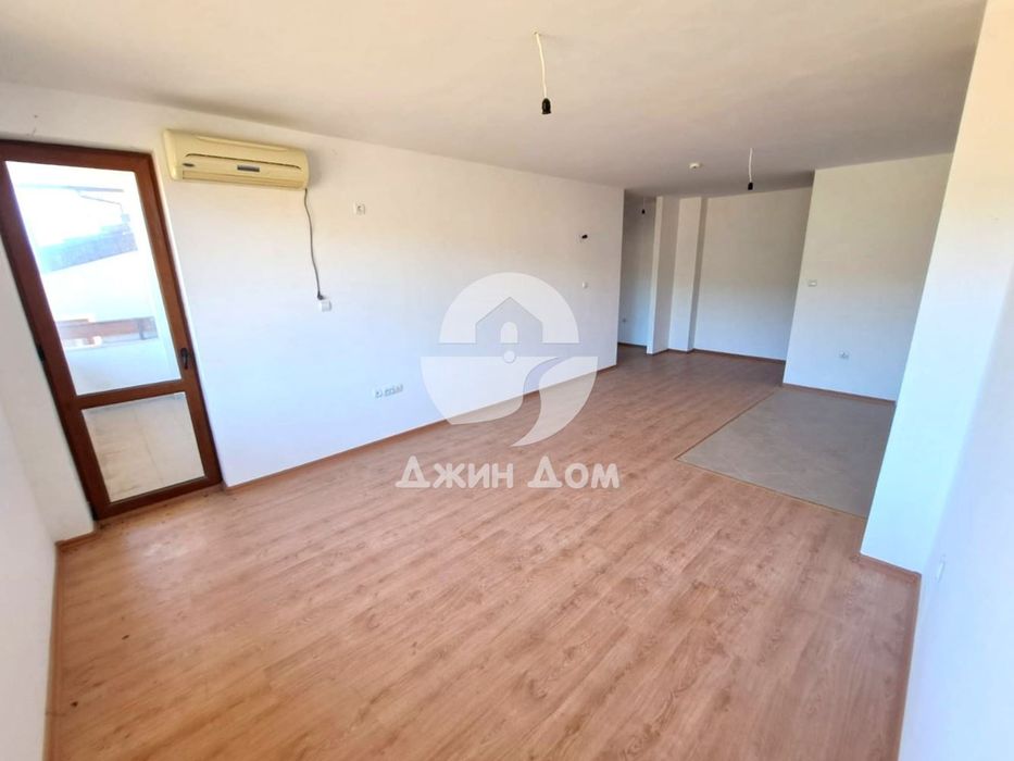 Продава се Двустаен апартамент в с. Кошарица, Област Бургас - 67 кв.м за 836 €/кв.м - Снимка #1