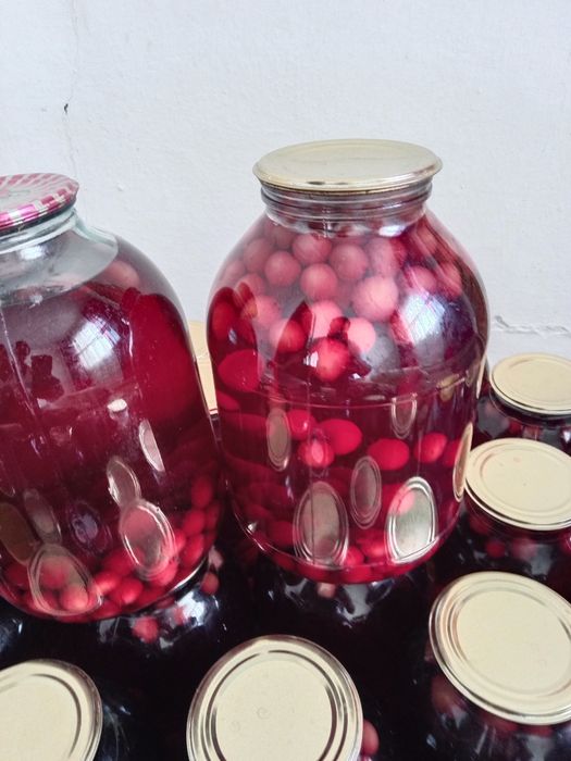 Продам Соленье огурцы и компоты