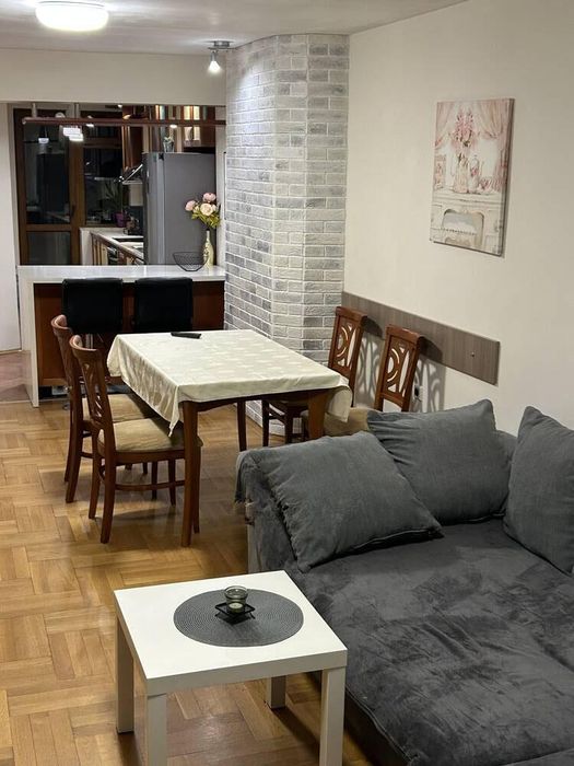 Дава се под наем Тристаен апартамент в Бургас, Възраждане - 105 кв.м за 688.5 € - Снимка #2