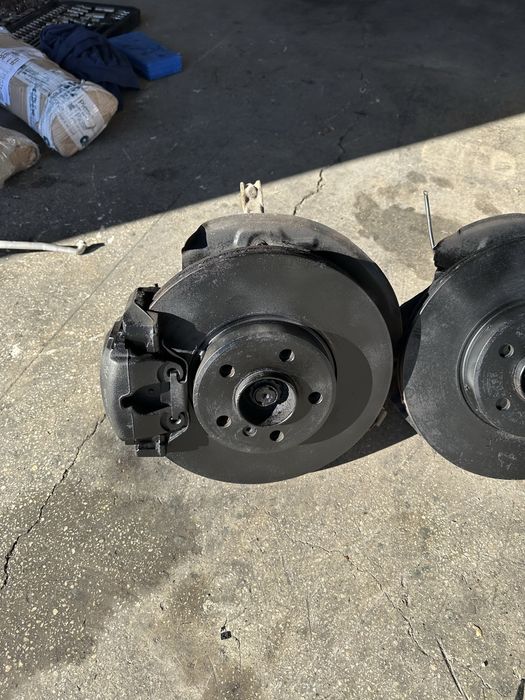 Fuzeta stanga fata BMW X5 E53 fuzeta dreapta fata BMW X5 E53