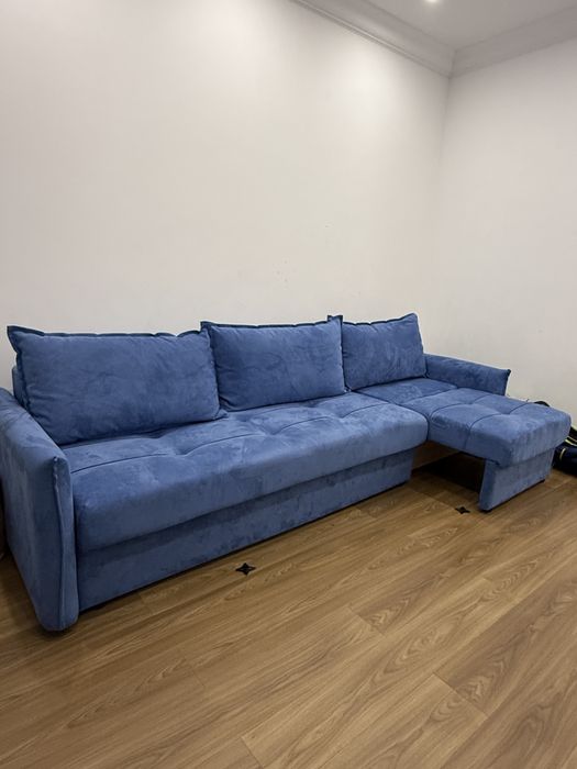 Диван угловой продаю