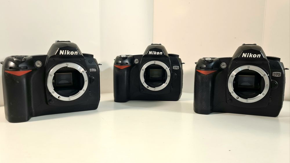 Vând kit Nikon D70 + obiectiv zoom