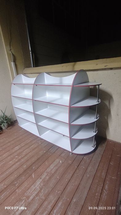 Oziq-ovqat dukon uchun mòljallangan mebel sotiladi