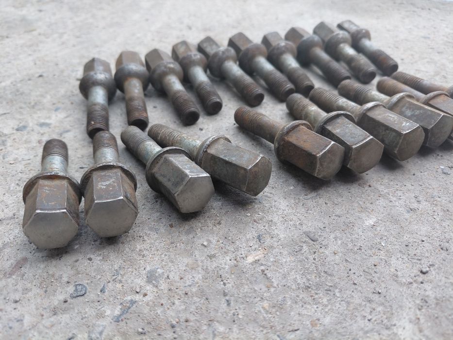 Бу болты на Мерс титан