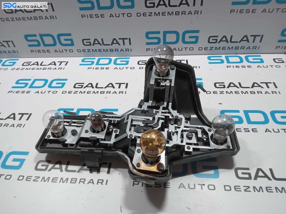 Soclu Suport Bec Becuri pentru Stop Lampa Tripla Dreapta Volkswagen Touran 2003 - 2010 Cod 1T0945258D 1T0 945 258 D [257M9]