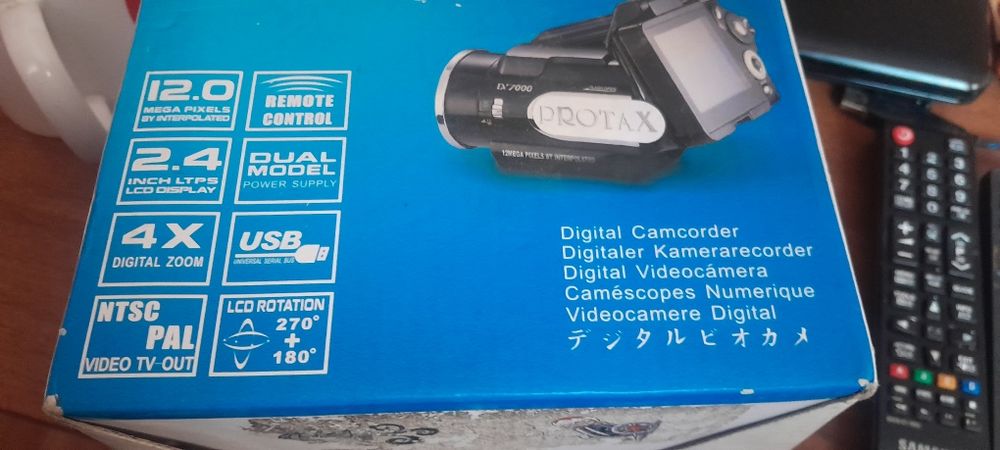 Продается видео и фотокамера.