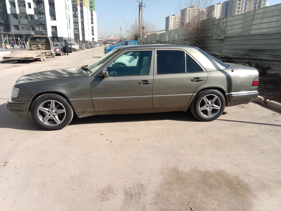 Продам мерс 124 машина