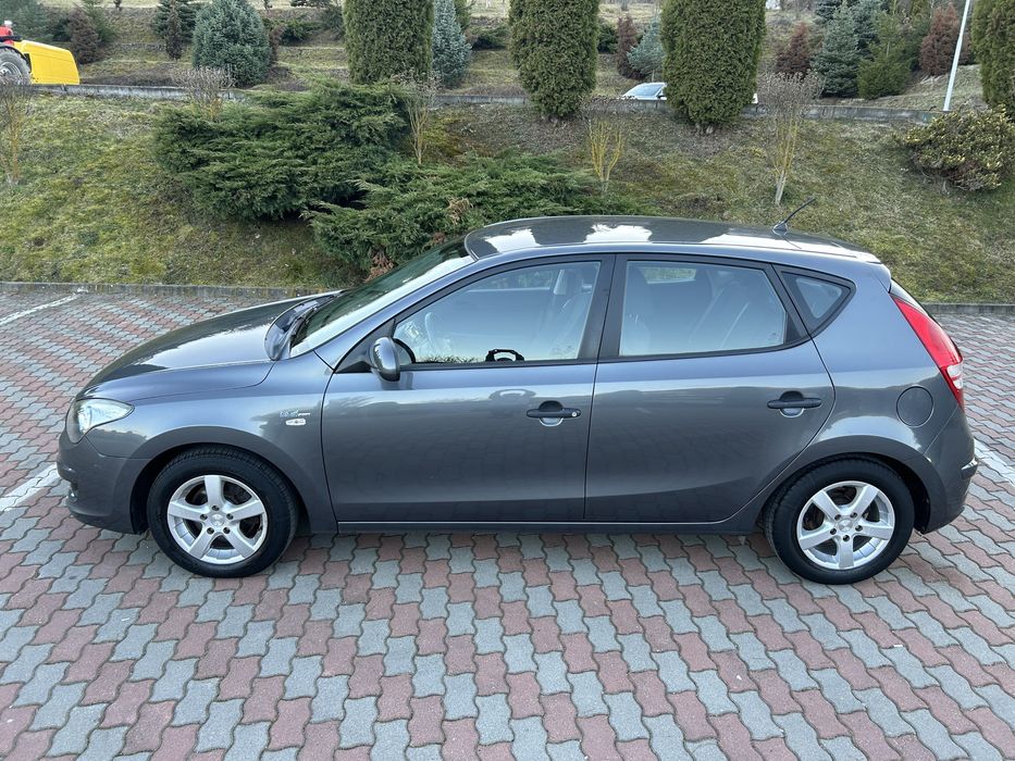-Hyundai i30 facelift-2010-1.4benzina-109cai-euro4-adusa din germania-