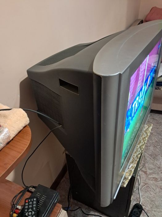 Телевизор LG  продам срочно.