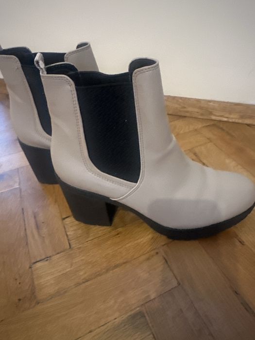 Дански боти с ток