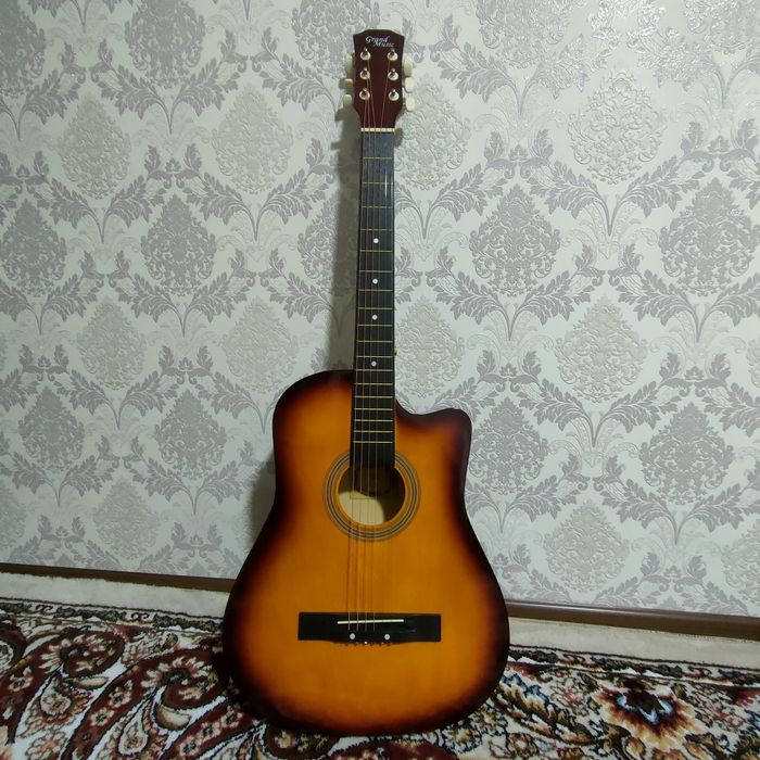 Gitara model 38C srochni sotiladi