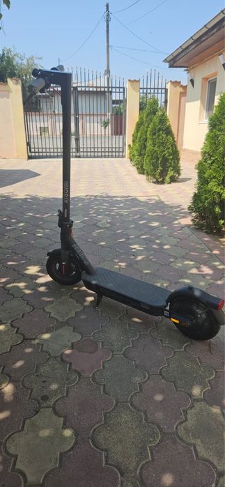 Trotineta electrica Xiaomi Electric Scooter 4 Pro Gen 2, autonomie 60 km, 25 km/h, anvelope 10 inch, negru, garantie pana in octombrie