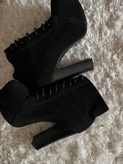 Ghete dama cu toc inalt