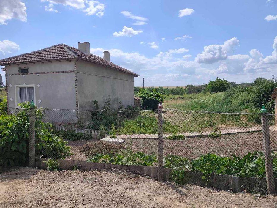 Едноетажна къща в Ломница