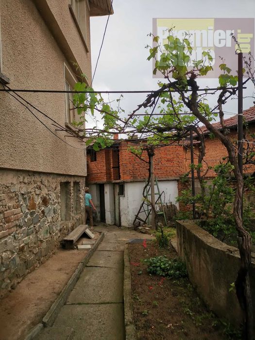 Продава се Къща в Панагюрище - 200 кв.м за 277 €/кв.м - Снимка #12